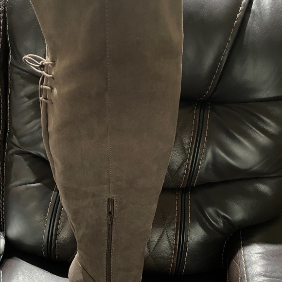 above the knee boots - Picture 2 of 3